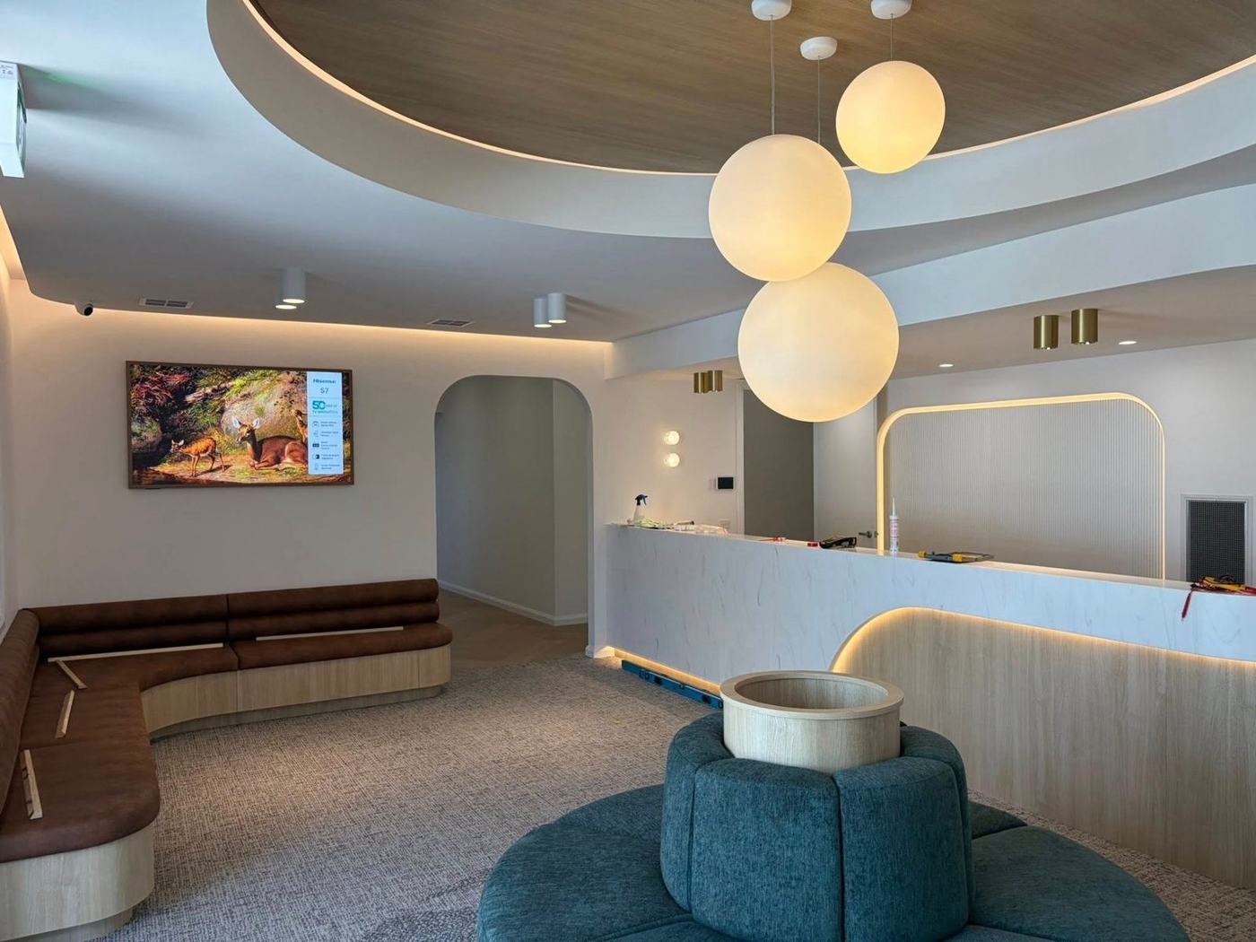 Reception desk and lobby