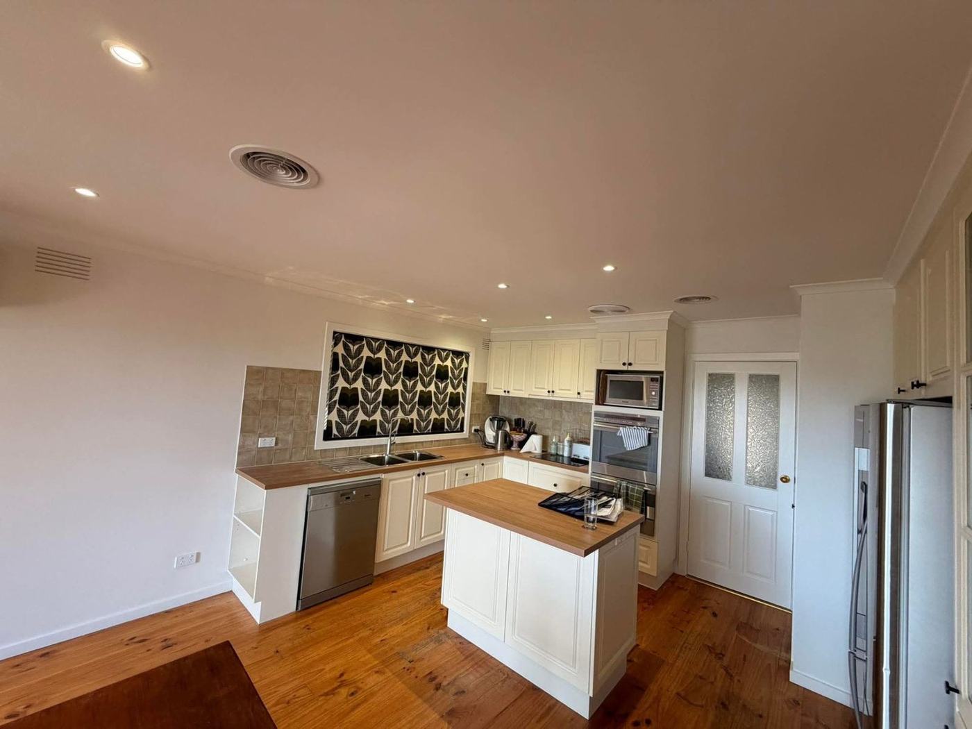 Kitchen Repaint - Dulux Natural White